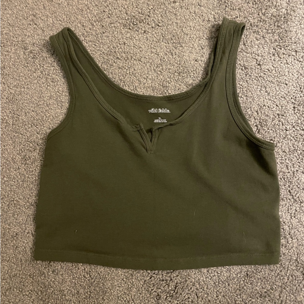 wild fable hunter green cropped tank top w/ notch